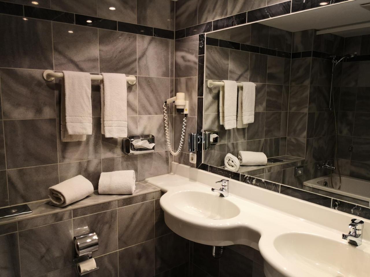 Seehotel Luisenhof ファルケンハーゲン  エクステリア 写真