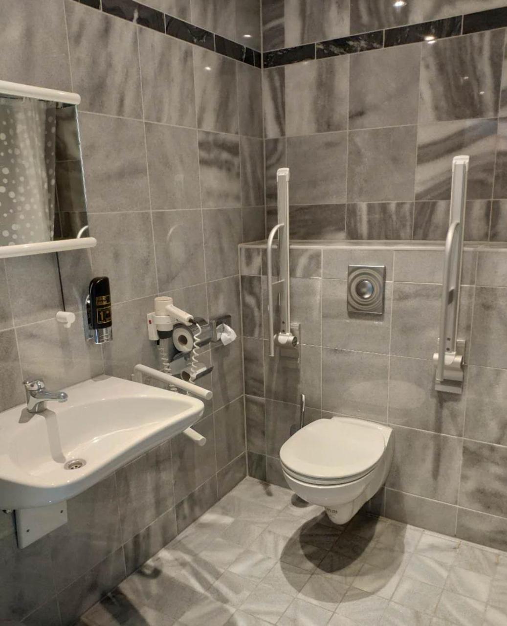 Seehotel Luisenhof ファルケンハーゲン  エクステリア 写真